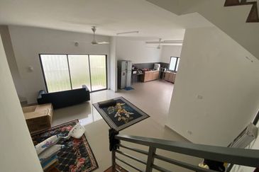 [MALAY RESERVED] 2 Storey Semi Detached Taman Puncak D'Villa Sungai Buloh