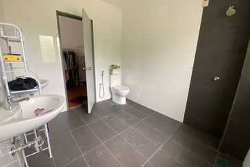 [MALAY RESERVED] 2 Storey Semi Detached Taman Puncak D'Villa Sungai Buloh