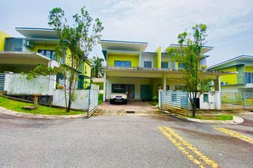 [MALAY RESERVED] 2 Storey Semi Detached Taman Puncak D'Villa Sungai Buloh