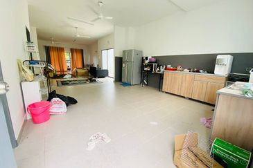 [MALAY RESERVED] 2 Storey Semi Detached Taman Puncak D'Villa Sungai Buloh