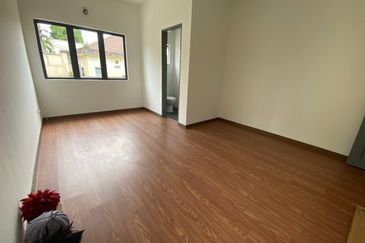[MALAY RESERVED] 2 Storey Semi Detached Taman Puncak D'Villa Sungai Buloh