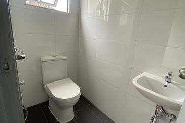 [MALAY RESERVED] 2 Storey Semi Detached Taman Puncak D'Villa Sungai Buloh