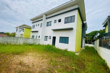 [MALAY RESERVED] 2 Storey Semi Detached Taman Puncak D'Villa Sungai Buloh