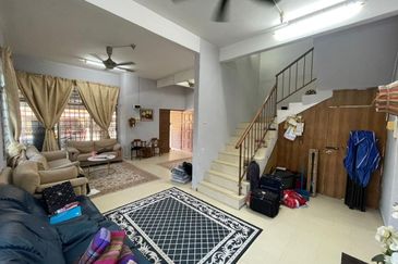 [FOR SALE][BELOW MARKET] END LOT TERES 2 TINGKAT PANTAI REMIS