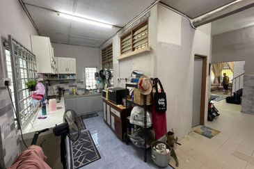 [FOR SALE][BELOW MARKET] END LOT TERES 2 TINGKAT PANTAI REMIS