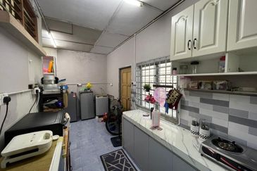 [FOR SALE][BELOW MARKET] END LOT TERES 2 TINGKAT PANTAI REMIS