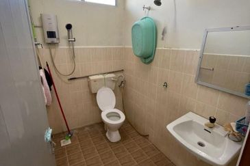 [FOR SALE][BELOW MARKET] END LOT TERES 2 TINGKAT PANTAI REMIS