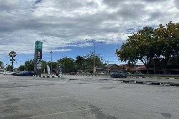 2 Combining 3 Storey Shoplot @ Town Area, Alor Setar, Kedah