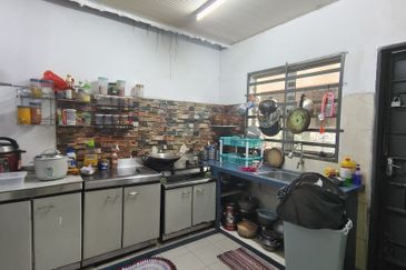 Bandar Laguna Merbok