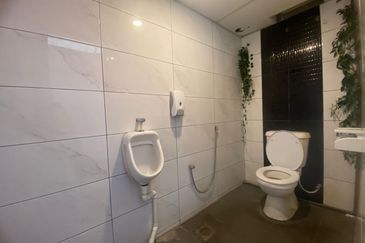 4 Storey Shoplot Corner Lot For Rent, Kompleks Tunku Yaacob, Alor Setar