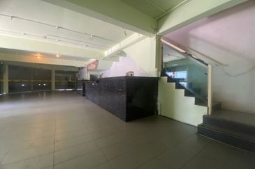 4 Storey Shoplot Corner Lot For Rent, Kompleks Tunku Yaacob, Alor Setar