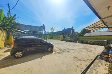 Jalan Universiti (Jalan Prof Diraja Ungku Aziz)