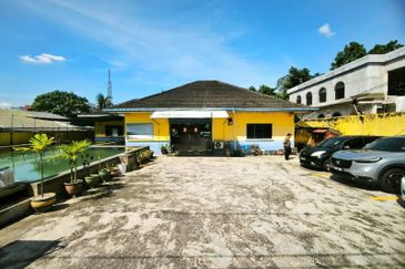 Jalan Universiti (Jalan Prof Diraja Ungku Aziz)