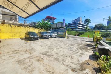 Jalan Universiti (Jalan Prof Diraja Ungku Aziz)