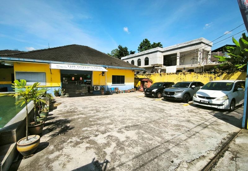 Jalan Universiti (Jalan Prof Diraja Ungku Aziz)