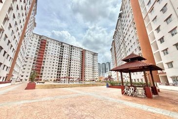 Bayu Puteri Apartment