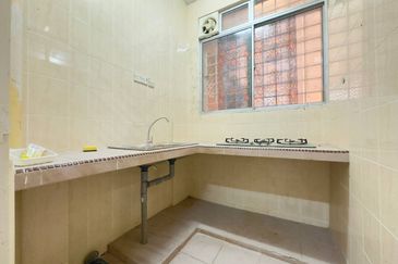 Pangsapuri Seroja Bukit Jelutong