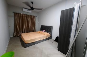 Vista Pinggiran, Taman Pinggiran Putra