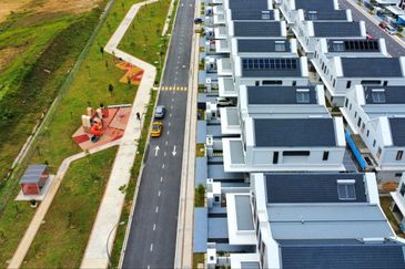 The Eight 2, Elmina Green (Phase A)