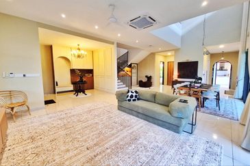 The Eight 2, Elmina Green (Phase A)