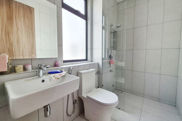 The Eight 2, Elmina Green (Phase A)