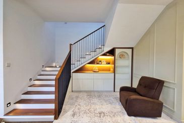 The Eight 2, Elmina Green (Phase A)