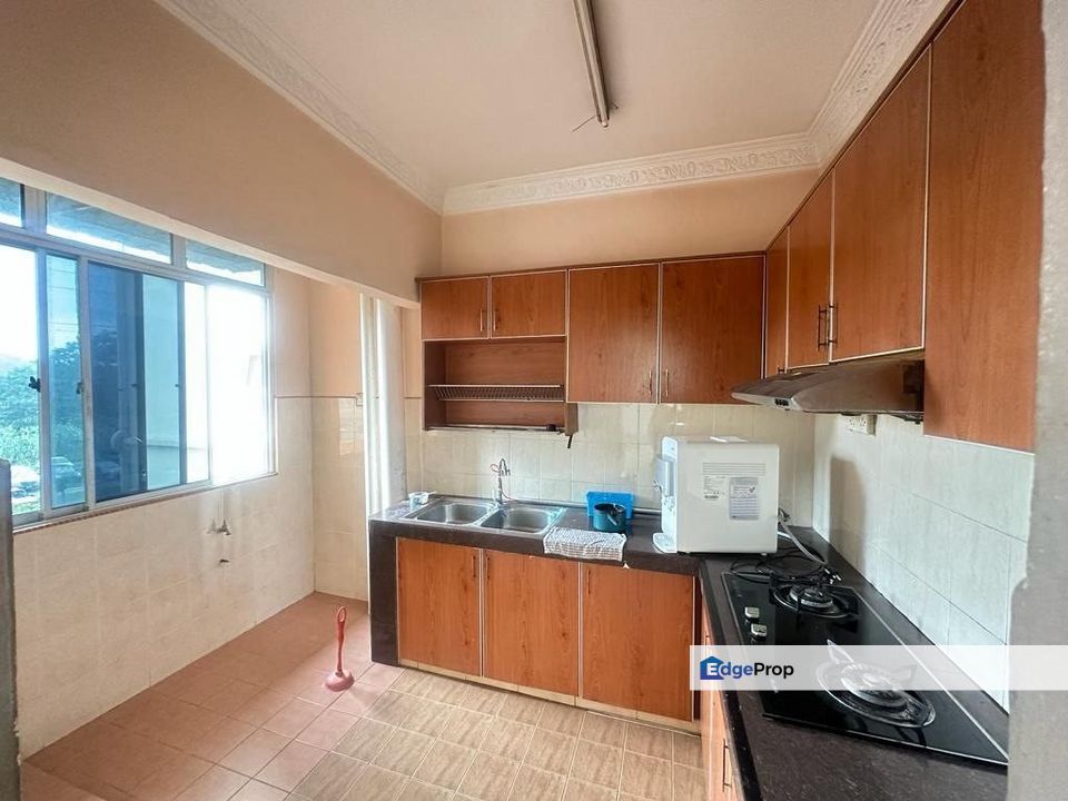 SURIA APARTMENT, DESA PERANGSANG, BLOK D, Selangor, Petaling Jaya