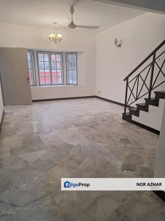 WTS 1.5 storey terrace  USJ 6 Non-spiral staircase, Selangor, USJ