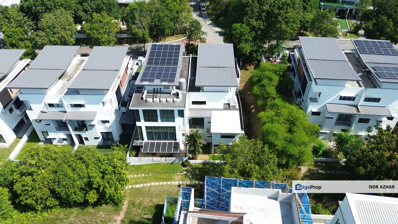 3 Storey Semi D Jade Hills Kajang. Partially Furnished. Move in Condition, Selangor, Kajang