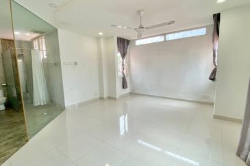 Corner Lot Double Storey Terrace Jalan Serambi Bukit Jelutong