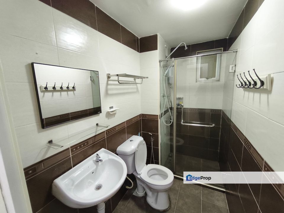 Descend into lush greenery surrounding, right on the doorstep of the 1001 sqft of your apartment, Selangor, Kota Damansara