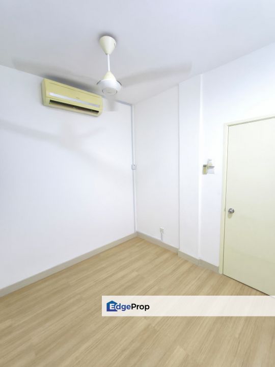 Descend into lush greenery surrounding, right on the doorstep of the 1001 sqft of your apartment, Selangor, Kota Damansara