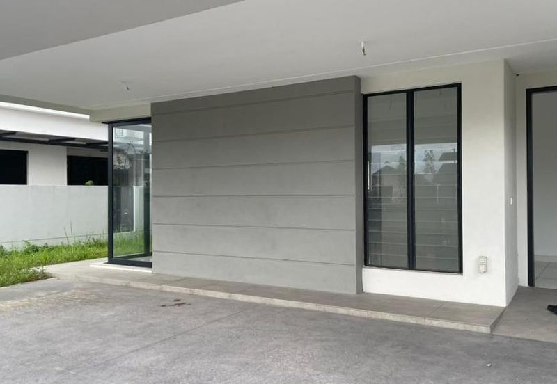 Reesia Elmina Garden