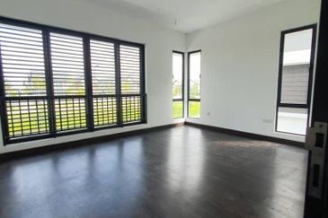 Reesia Elmina Garden