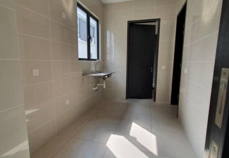 Reesia Elmina Garden