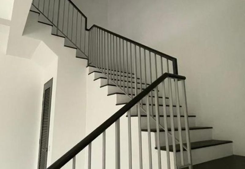 Reesia Elmina Garden