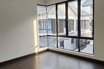 Reesia Elmina Garden