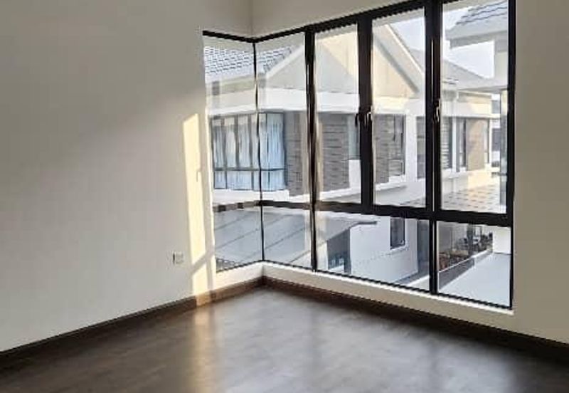 Reesia Elmina Garden