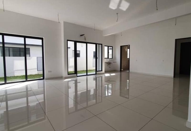 Reesia Elmina Garden