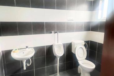 Double Storey & Basement Shop Lot At Ipoh Gebang Rapat For Sale