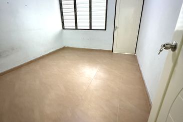 JALAN SULTAN ISKANDAR (JALAN HUGH LOW)