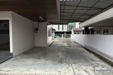 JALAN SULTAN ISKANDAR (JALAN HUGH LOW)