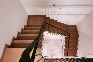 JALAN SULTAN ISKANDAR (JALAN HUGH LOW)