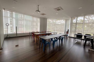 Pusat Perdagangan Danga Utama