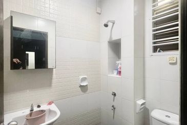 Jalan Perjiranan 11/1