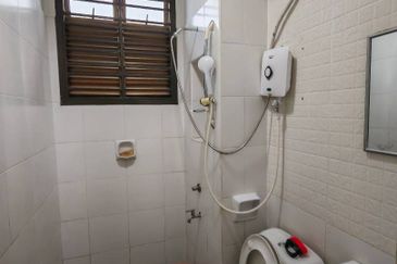 Jalan Perjiranan 11/1