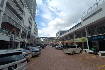 Akademik Suite @ Mount Austin