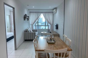 Akademik Suite @ Mount Austin