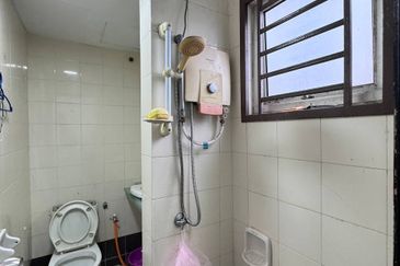 Bangunan Duta Impian (The Embassy Suites)