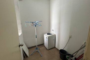 D'Summit Residences @ Kempas Utama